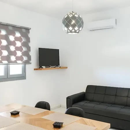 The George With Private Pool, Close To - Chora Villa