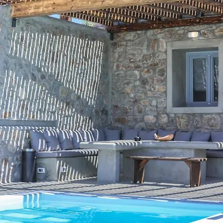 The George With Private Pool, Close To - Chora