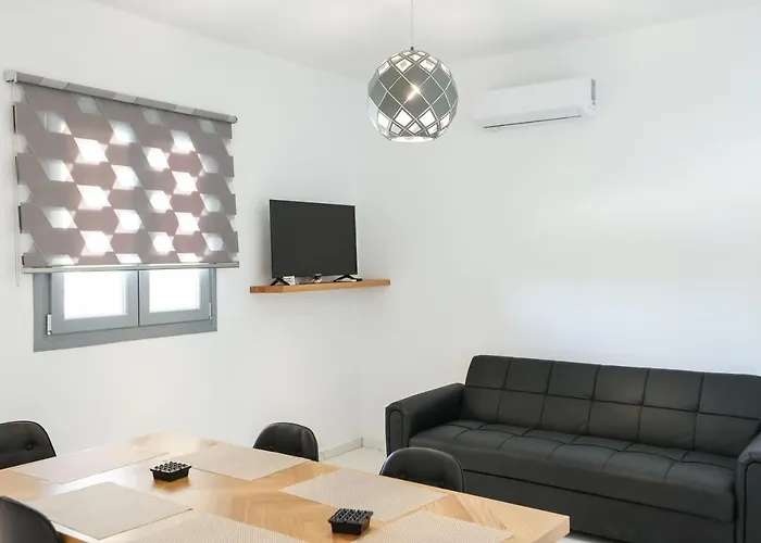 The George With Private Pool, Close To - Chora فيلة