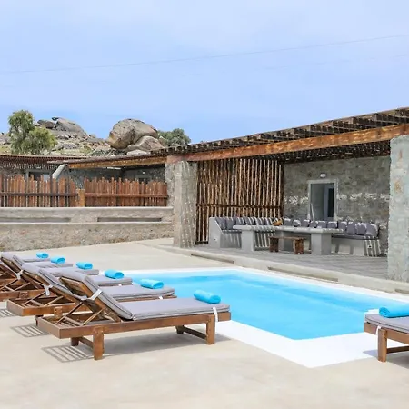 The George With Private Pool, Close To - Chora