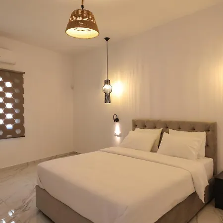 The George With Private Pool, Close To - Chora Villa *