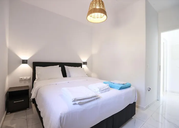 The George With Private Pool, Close To - Chora