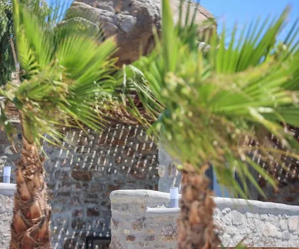 The George With Private Pool, Close To - Chora Villa